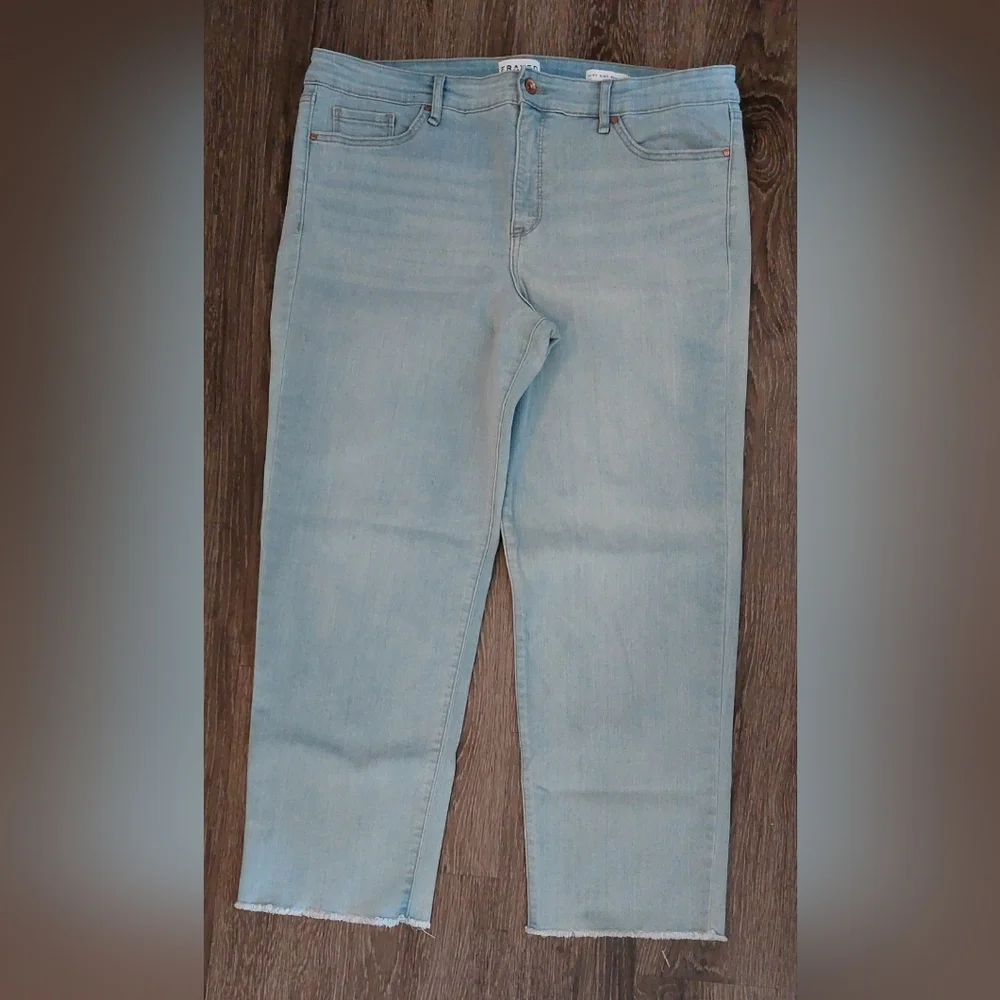 Frayed Raw Hem Light Wash High Rise Straight Denim Jeans Size 16 Flat Front Chic - Picture 10 of 10